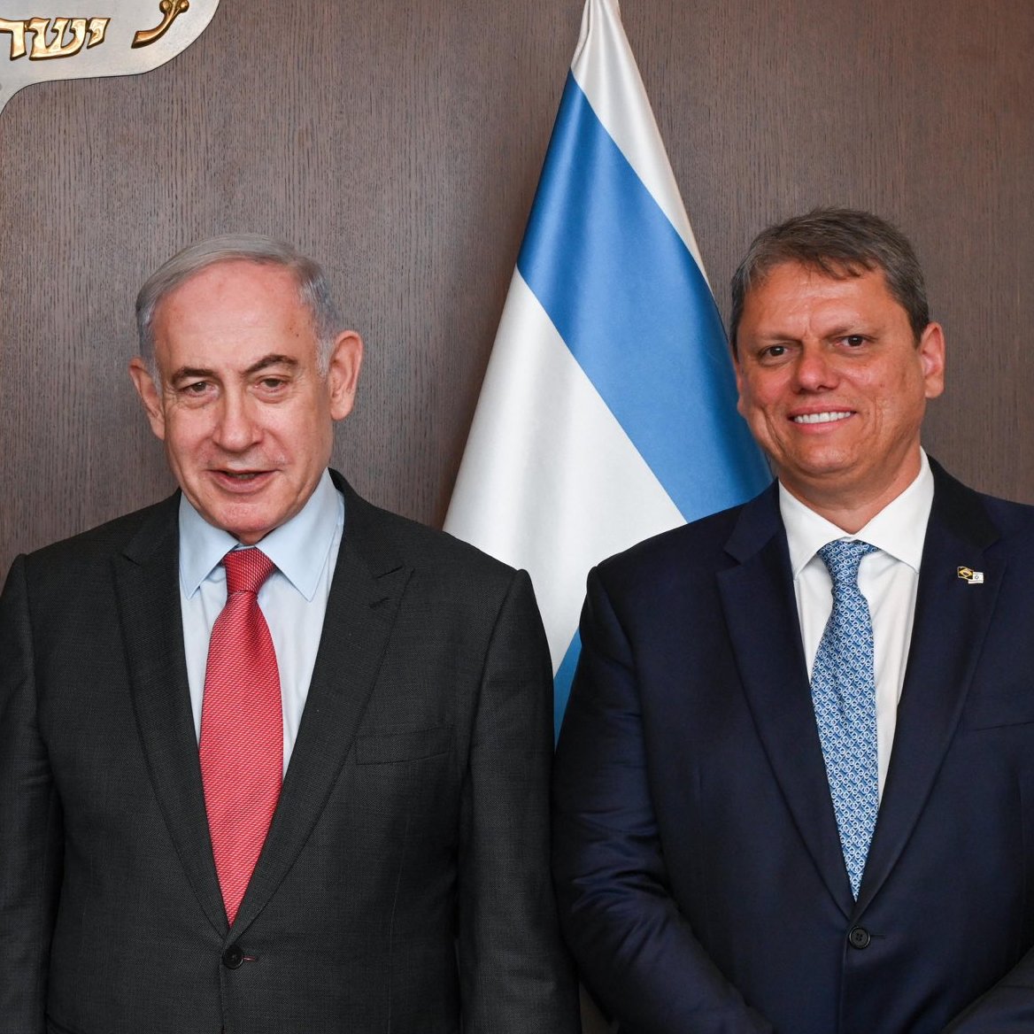 delucca's tweet image. quando você for reclamar da segurança pública no estado de São Paulo, paulista, lembre que o seu governador Tarcísio de Freitas está fazendo turismo ideológico em Israel com o seu dinheiro enquanto o estado se afunda em problemas ✨