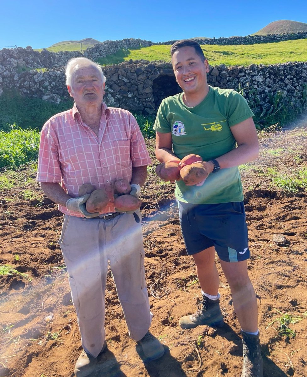 esle93's tweet photo. Abuelo y padre a la vez ♥️💪🏼 https://t.co/AeHUP4J8lJ