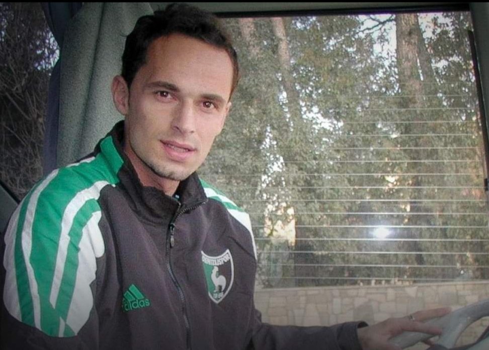 Bir dönem kulübümüzde de forma giyen Türk futbolunun unutulmaz futbolcularından Ersen Martin'i kaybetmenin üzüntüsünü yaşıyoruz.
Ersen Martin'e Allah'tan rahmet, yakınlarına ve sevdiklerine başsağlığı dileriz.
Mekanı cennet olsun.