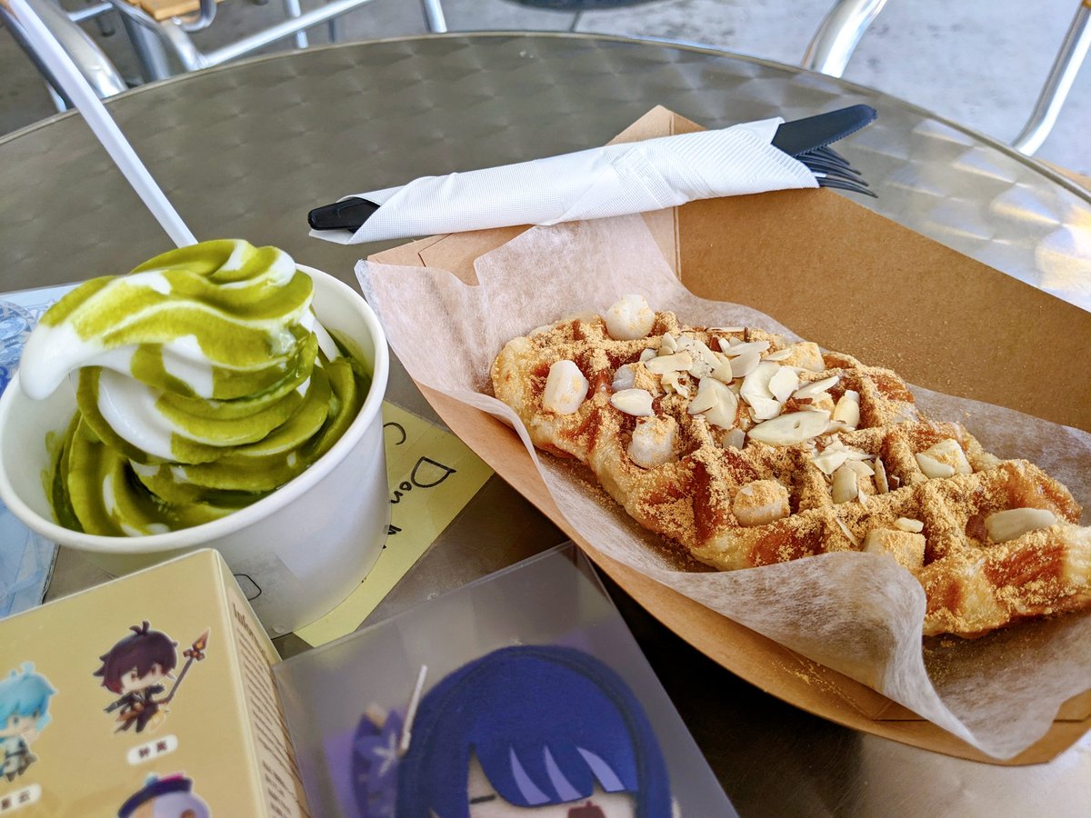 a new store opened up next to where I live so I went to check it out during my lunch break and get bf gifts, but gets yummy food for myself 🤸