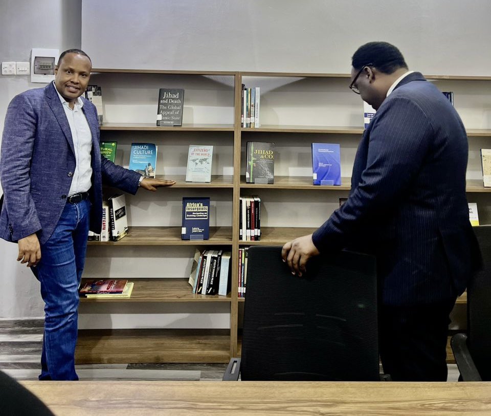 We were honoured to have the Deputy Prime Minister of Somalia, HE. @SalahJama, who visited @TubsanCenter Library, he was received by @AbdullahiMNOR and his deputy, Ibrahim Adan. The deputy PM praised the tremendous progress that Tubsan is making, notably emphasizing the