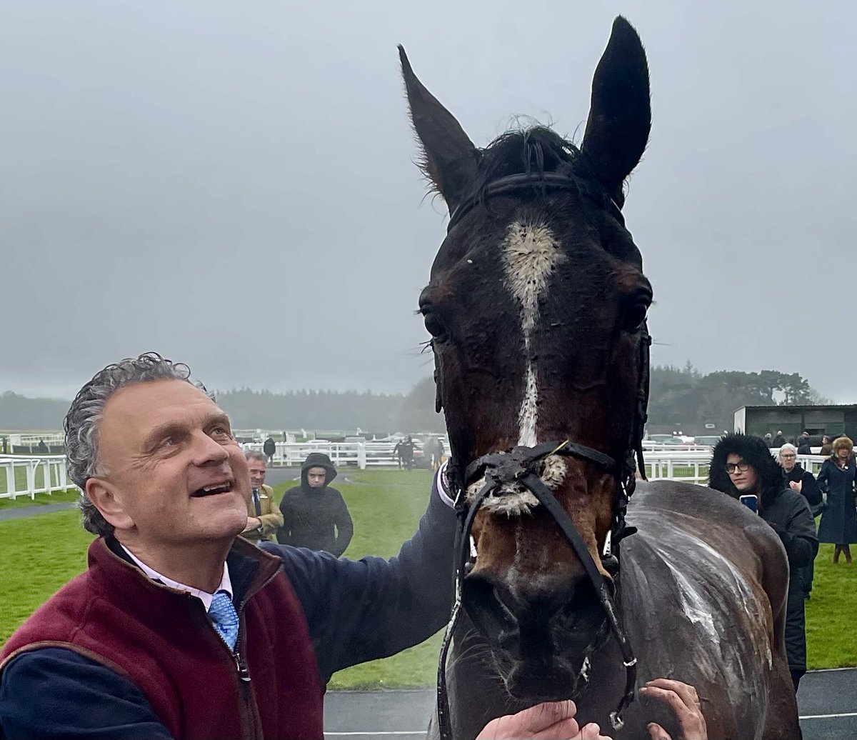 Been doing this for a while now with @k_woollacott racing and have had the privilege to be involved in some lovely horses, however today this fella officially became my favourite at @ExeterRaces …#strattonoakmont