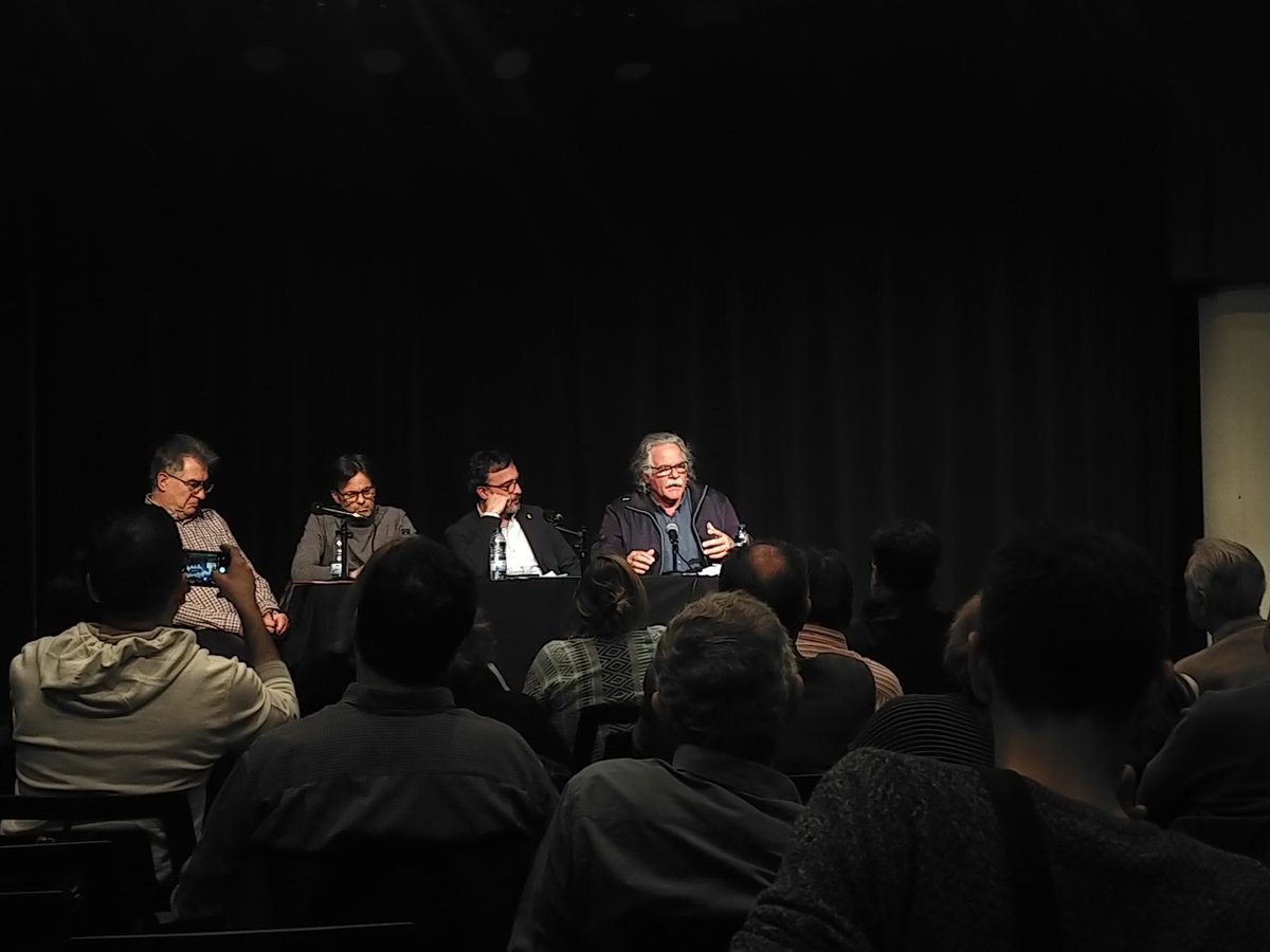 esquerraLH's tweet photo. Aquesta tarda hem assistit a l'Ateneu de Cultura Popular de #LHospitalet, al debat organitzat per l'Acord d'Esquerres per la #RepúblicaCatalana, sobre els "100 dies d'investidura i de negociacions", amb el company @JoanTarda https://t.co/imTngikQcC