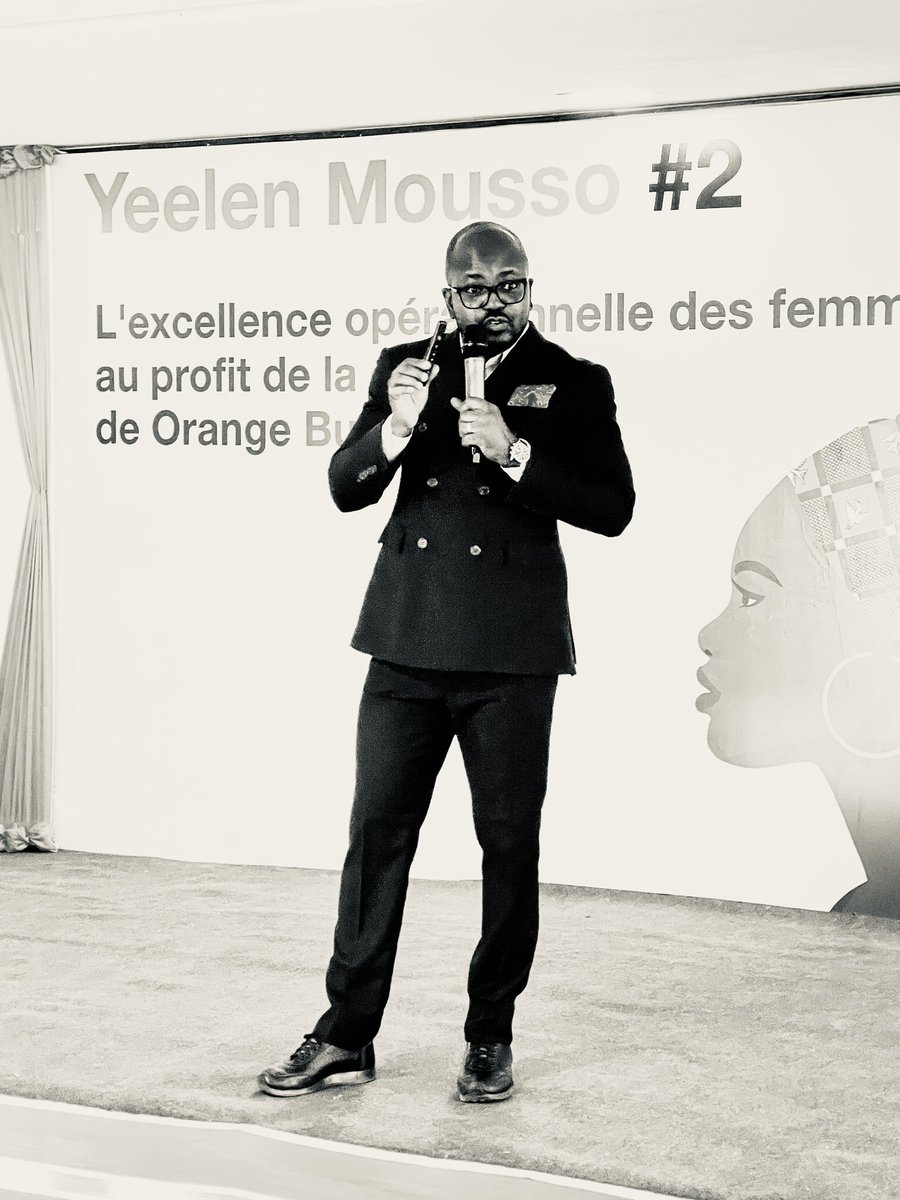 JeanCyrilleBado's tweet photo. 🛑Arrête de te mettre la pression en lisant l’heure sur la montre des autres. Vous n’êtes pas sur le même fuseau horaire. D’un pas assuré et confiant, vas-y à ton rythme: tu y arriveras à coup sûr. 
 
#Architectedupossible https://t.co/r3upsWCrkO