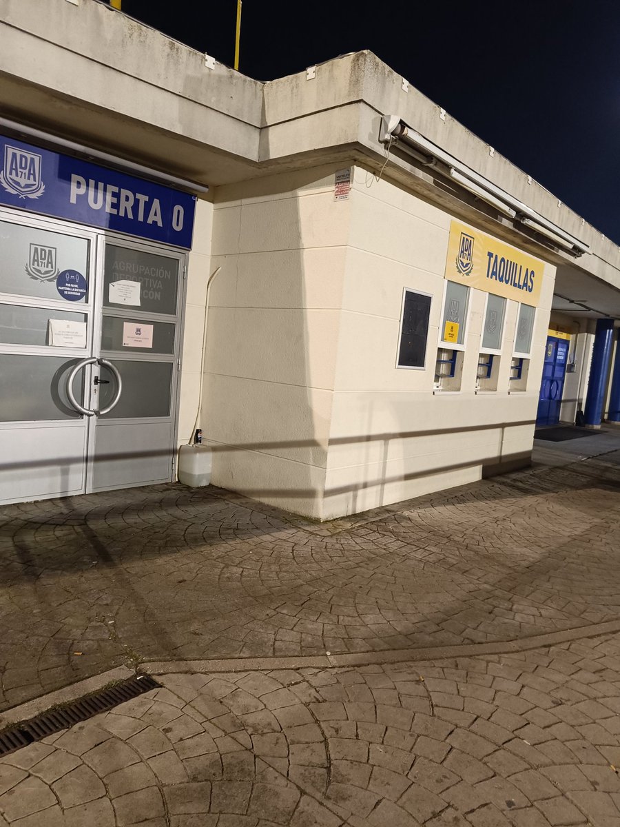 FranferDeLaOnce's tweet photo. 🚨🚨
Aquí estoy, los del Oviedo no van a conseguir ni una más, me da igual cuanto tenga que pagar para que se agoten. Hasta aquí ha llegado su broma. Mañana regalo las entradas que pueda pillar a gente del Alcorcón, el que las quiera que me escriba por dm https://t.co/kjTeZ0dGyj