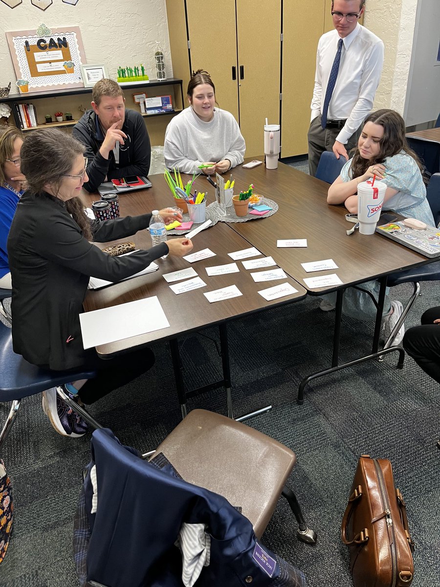 Toni ⁦<a href="/DVHSSkyhawks/">Deer Valley Skyhawks</a>⁩ extraordinary instructional coach working with new teachers on classroom management strategies using a “card sort” group instructional strategy!  Great group! ⁦<a href="/DVUSD/">Deer Valley Unified School District</a>⁩