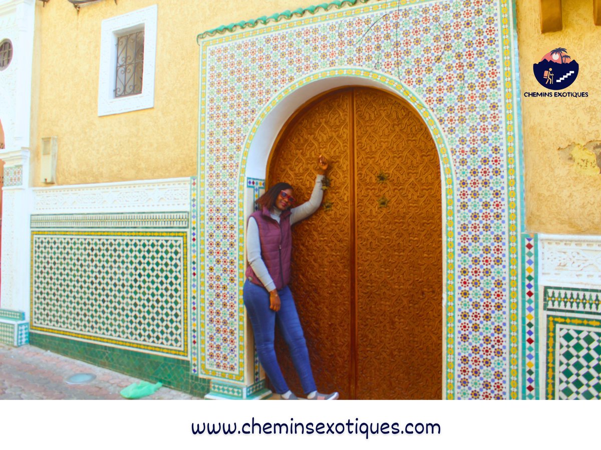 CheminsExotics's tweet photo. Enveloppée par l'élégance de l'architecture marocaine, je m'arrête devant une porte ornée à Casablanca. Une pause enchantée dans les ruelles de cette ville au charme infini. 🏰🌺
#casablanca #travel #travelblogger #travelblog #voyages #blogvoyage #morocco #maroc #tourdumonde https://t.co/EAqBkVh61H