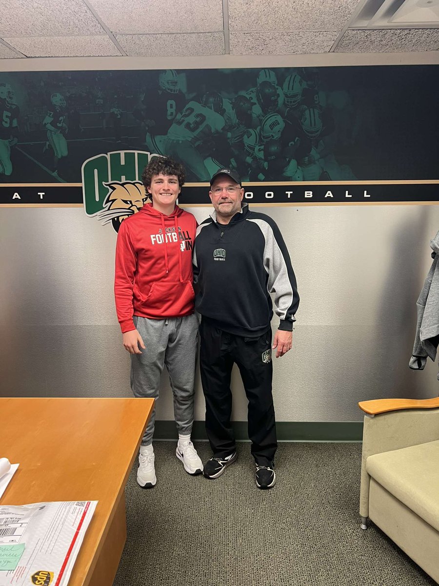 Had an awesome time meeting all the coaches and players today at @OhioFootball Spring practice! Thanks @CoachIzzy1 for the invite! @CoachAlbin @arudolph53 @coachsmitttty @ironmenfb