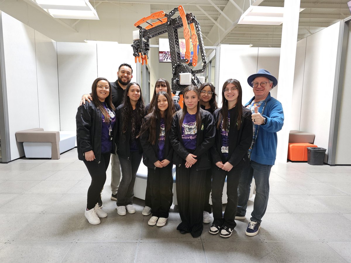 Thrilled our LadyBots had the opportunity to visit the @REC_Foundation! Huge thanks to @MantzDan for the invitation and for sharing the history of the RECF and to Bob Mimlitch for sharing @VEXRobotics evolution and showing us where robotics dreams take shape! #GirlPowered 💜🤖