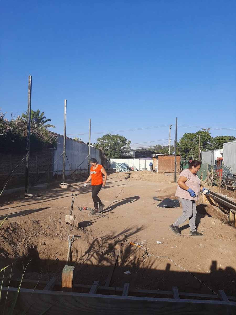 HECTORGFLORESS's tweet image. Hola alcalde @TomasVodanovic soy vecino del sector centro de la comuna, un barrio residencial. Hace algunas semanas comenzamos a sufrir problemas con comunidad cristiana que esta construyendo su templo. Como saber si esto es legal. Los domingos el culto es de alto volumen