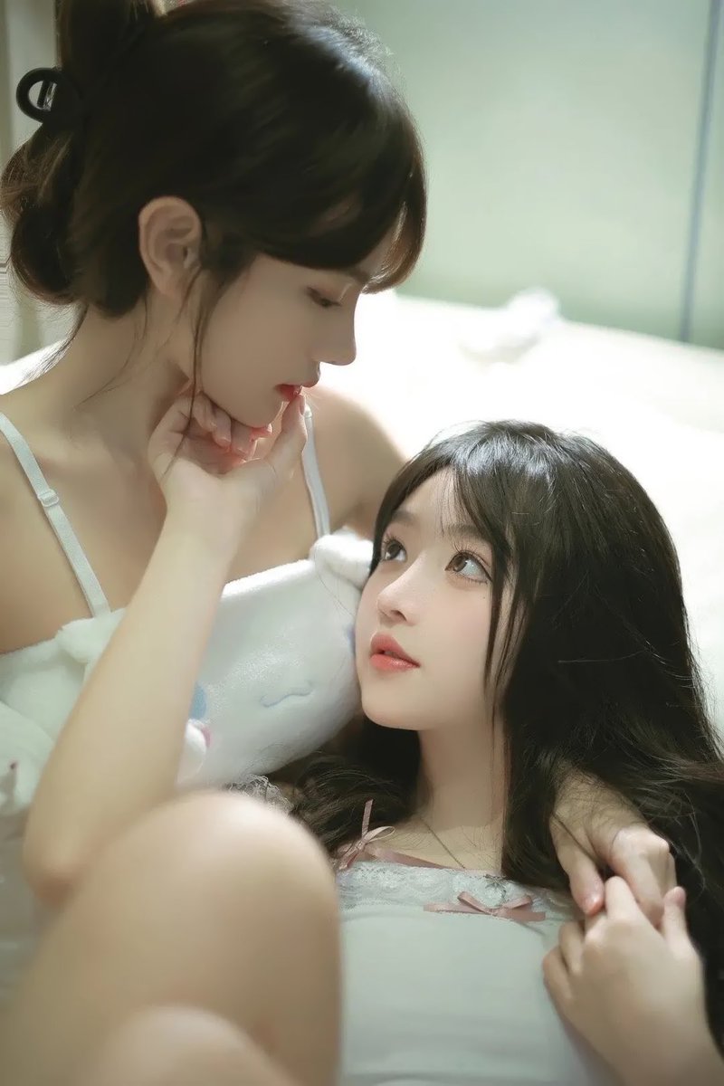 annybbaa's tweet photo. 手机壁纸🙈les系列！懂得都懂 #les #拉拉 #女同 #壁纸 https://t.co/o0yZQMrvfF