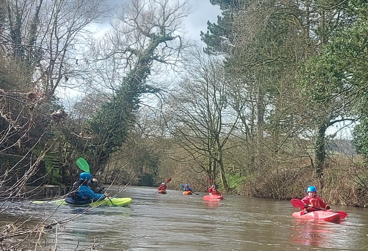 Fabulous river trip on the Derbyshire Derwent with our #peakconnections crew today. Thanks to @Ginnyallende for co leading & Wilson for supporting. Well done James Kirk on achieving the @paddle_uk #whitewateraward #TNLCommunityFund @TNLComFund