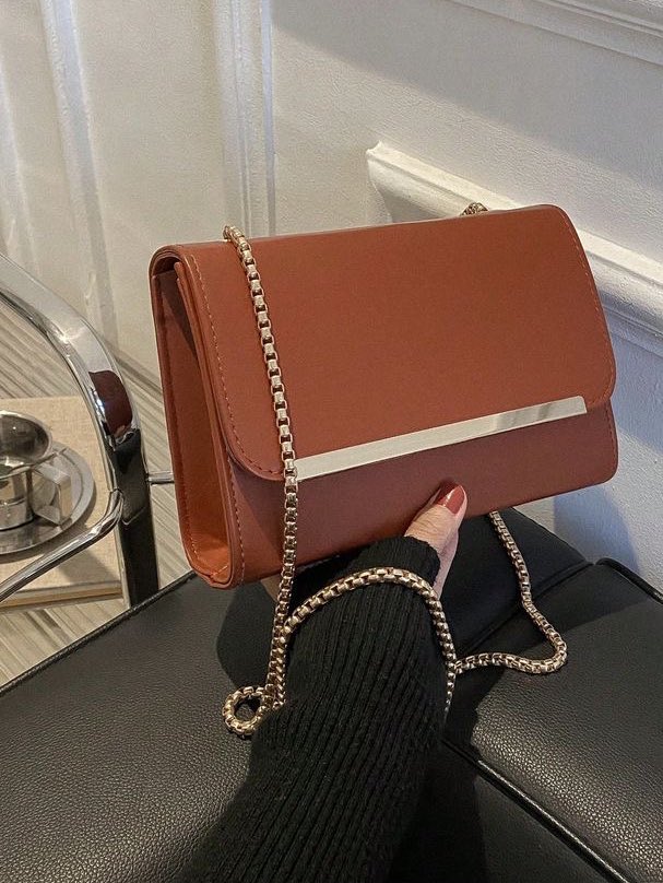 بنات تعالو اعطونا ارقام شنط من شي ان عجبتكم وكانها برانـد وتصير التغريـدة مرجـع لنا وانا بشاركم تحت يلاا :