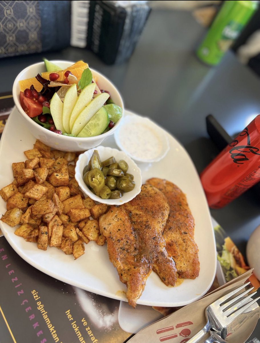 Kayseri’ye gittiniz ve mantıcı mı arıyorsunuz? Hiç aramayın ,ben yazıyorum 😌 Ahmet Paşa caddesinde “Kafkasya mutfağı” Enfes mantısı ,fıccın böreği ve tatlısıyla efsane foursquare puanı da 9 ün üstünde...