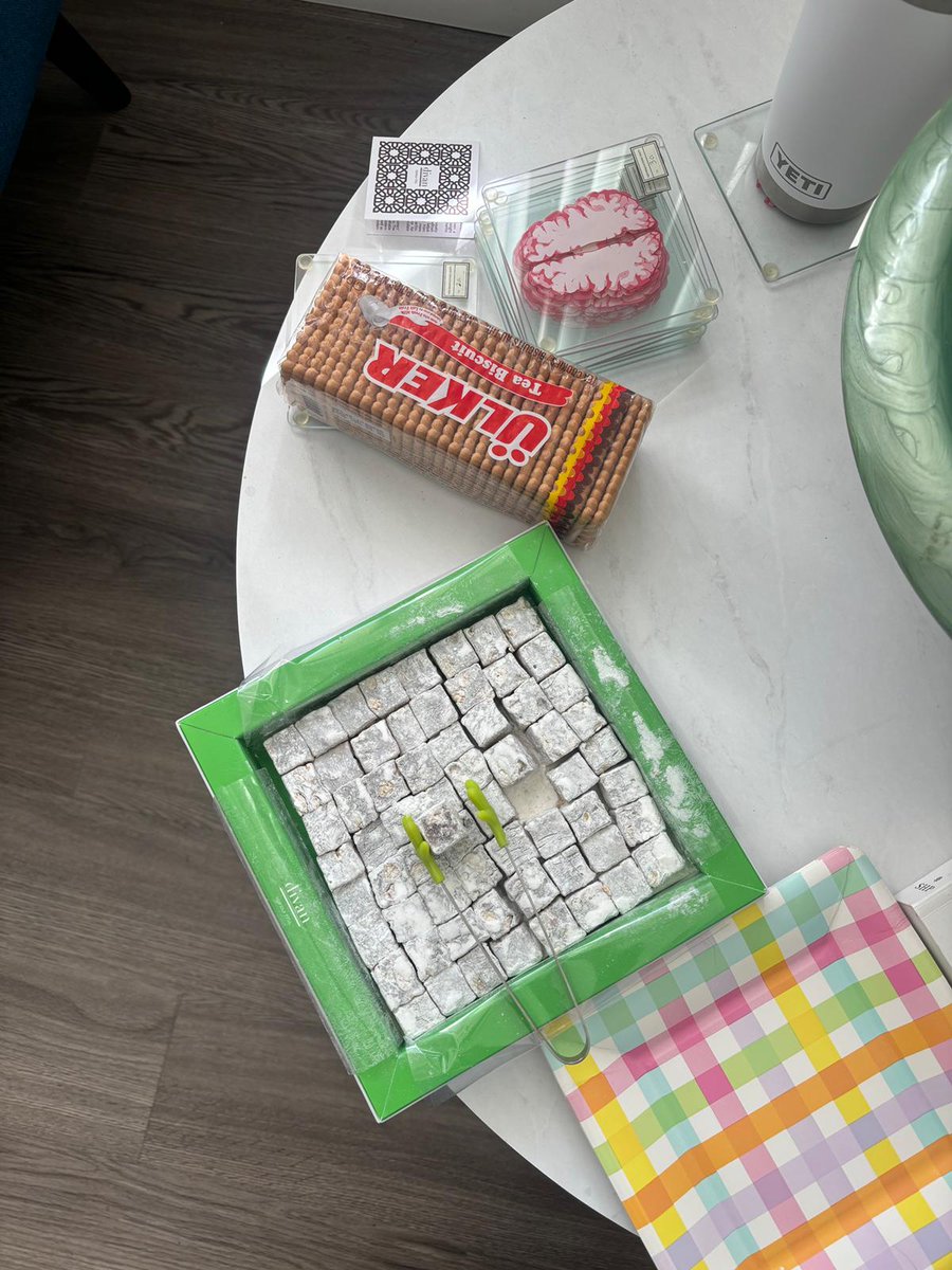 yoncabulutmd's tweet image. Our #PedsICU Innovation team discussing ideas with strong #TurkishCoffee ☕️☕️and Turkish delight. 
Drs. Jose Pineda, @bonyay, Ivanna Maxson 

#Teambuilding #wellness 
@uclapicufellows @UCLAHealth @UCLAMCH