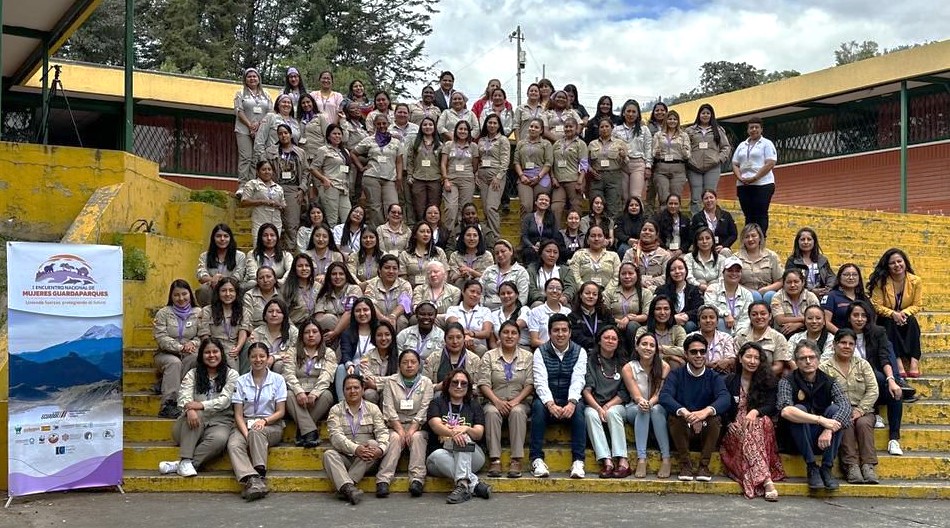 El encuentro fue organizado por el Ministerio de @Ambiente_EC, en colaboración con @WCSEcuador @CODESPA @_Condesan @WWFEcuador, Red Ecuatoriana de Mujeres Científicas, @EcGuardaparques , @BezosEarthFund @CepamQuito
#UniendoFuerzas 💜🧡
#ProtegiendoElFuturo