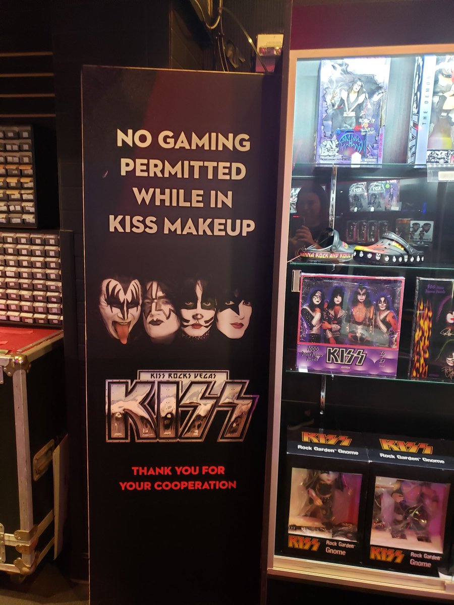 jarahwright's tweet photo. Y'all, the way this Kiss museum made me laugh and smile...I'll be back. #JarahsJourneys #Kiss #ExplorerMode @genesimmons https://t.co/DjLZAKBRTN