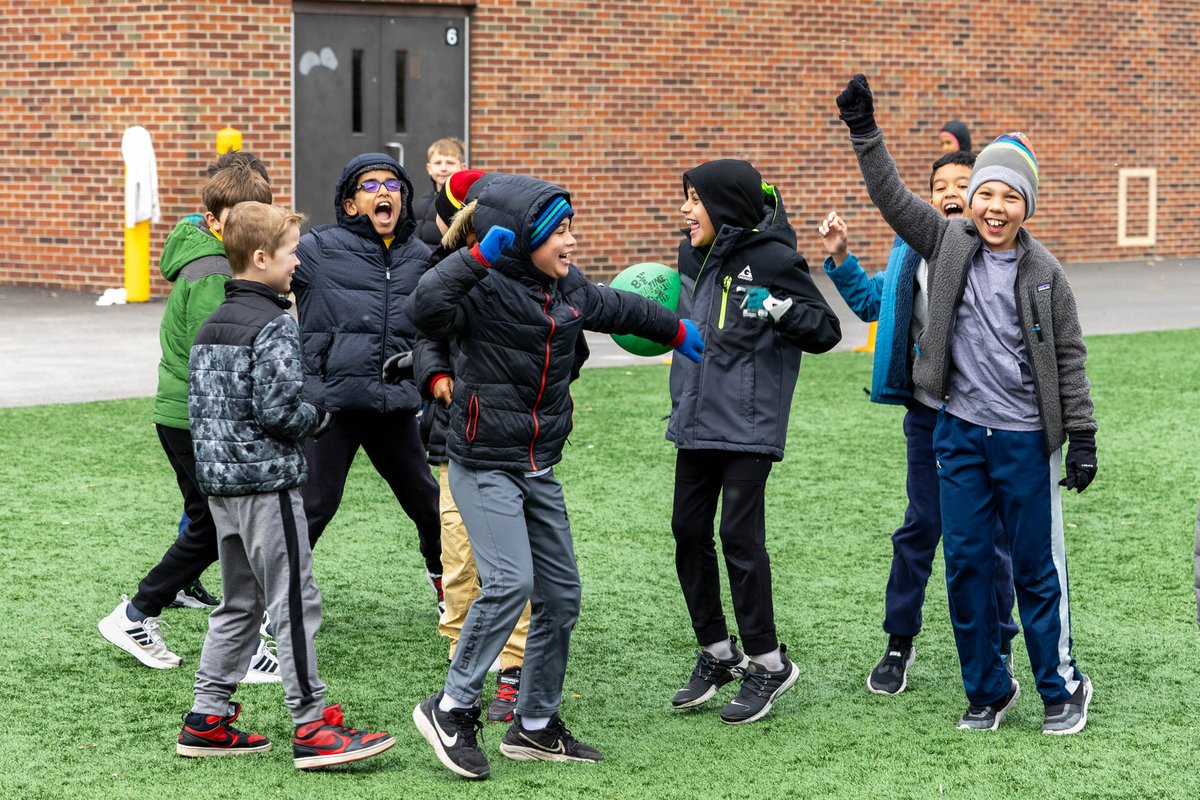 🌼 It's officially the first day of Spring, and our @HawthorneD205 students are blooming with excitement! 🌱 Here's to a season filled with sunshine, laughter, and endless possibilities for our amazing students. 🌞 #WeAreD205 #WeAreHawthorneD205