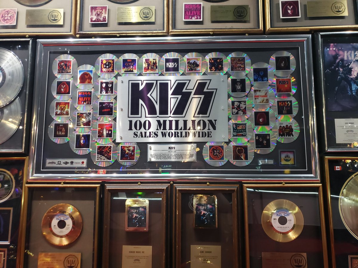 jarahwright's tweet photo. Y'all, the way this Kiss museum made me laugh and smile...I'll be back. #JarahsJourneys #Kiss #ExplorerMode @genesimmons https://t.co/DjLZAKBRTN