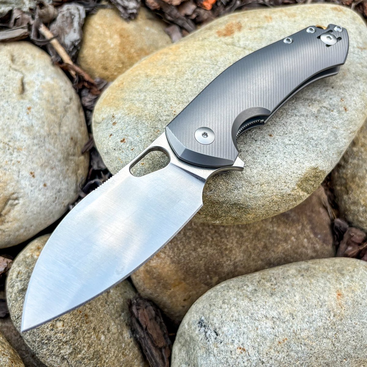 St. Nick's Knives (@stnicksknives) on Twitter photo #TitaniumTuesday with the <a href="/GiantMouse_LLC/">GiantMouse</a> ACE Biblio XL Titanium! Check one out over on our website or at our Athens store. #TitaniumTuesday with the <a href="/GiantMouse_LLC/">GiantMouse</a> ACE Biblio XL Titanium! Check one out over on our website or at our Athens store.
