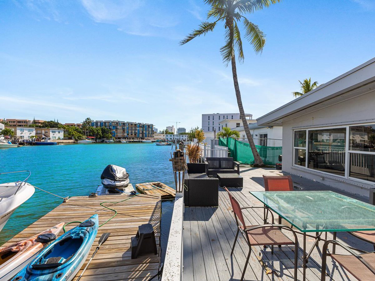 MIAwaterfront's tweet photo. Price Improvement‼️Miami Beach development potential! This 3-unit multi-family development offers waterfront views. 

8221 Crespi Blvd
7 BD + 7 BA | 3,129 SF

💸 Asking Price: $1,950,000 💸

𝐉𝐮𝐥𝐢𝐚𝐧 𝐉𝐨𝐡𝐧𝐬𝐭𝐨𝐧⁣⁣⁣
@corcorangroup
#forsale #corcoran #luxuryrealestate https://t.co/8r4y7BfzZI