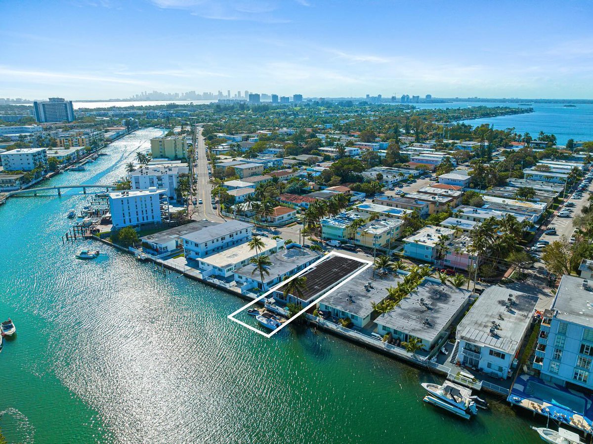 MIAwaterfront's tweet photo. Price Improvement‼️Miami Beach development potential! This 3-unit multi-family development offers waterfront views. 

8221 Crespi Blvd
7 BD + 7 BA | 3,129 SF

💸 Asking Price: $1,950,000 💸

𝐉𝐮𝐥𝐢𝐚𝐧 𝐉𝐨𝐡𝐧𝐬𝐭𝐨𝐧⁣⁣⁣
@corcorangroup
#forsale #corcoran #luxuryrealestate https://t.co/8r4y7BfzZI
