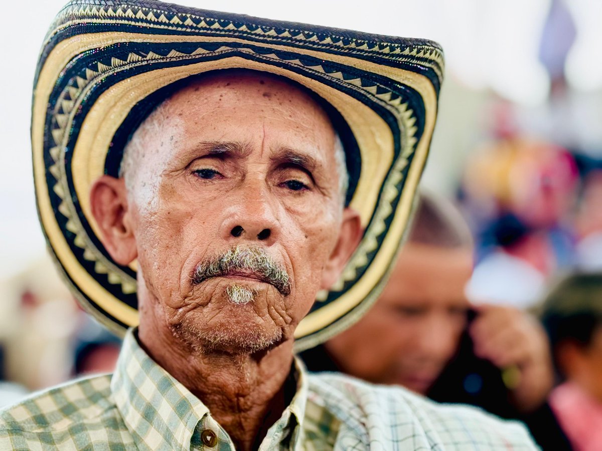FranciaMarquezM's tweet photo. #GobiernoConElCaribe Llegamos a Ayapel, territorio ubicado al Suroriente del Departamento de Córdoba junto al presidente @petrogustavo y todo el gabinete. Como Gobierno Nacional, departamental y local tenemos el compromiso de articular con las comunidades del Sur del Caribe y trabajar conjuntamente para reducir las brechas de desigualdad e inequidad que no nos permite vivir en dignidad y con garantía de derechos. 

Desde el #GobiernoDelCambio reconocemos que para avanzar en la transformación de los territorios más excluidos de nuestro país, es indispensable hacerlo de la mano de la gente y las comunidades. ¡Vamos a construir país desde los territorios!

Sigue la transmisión 👉🏾 https://t.co/AXl3bczBI3