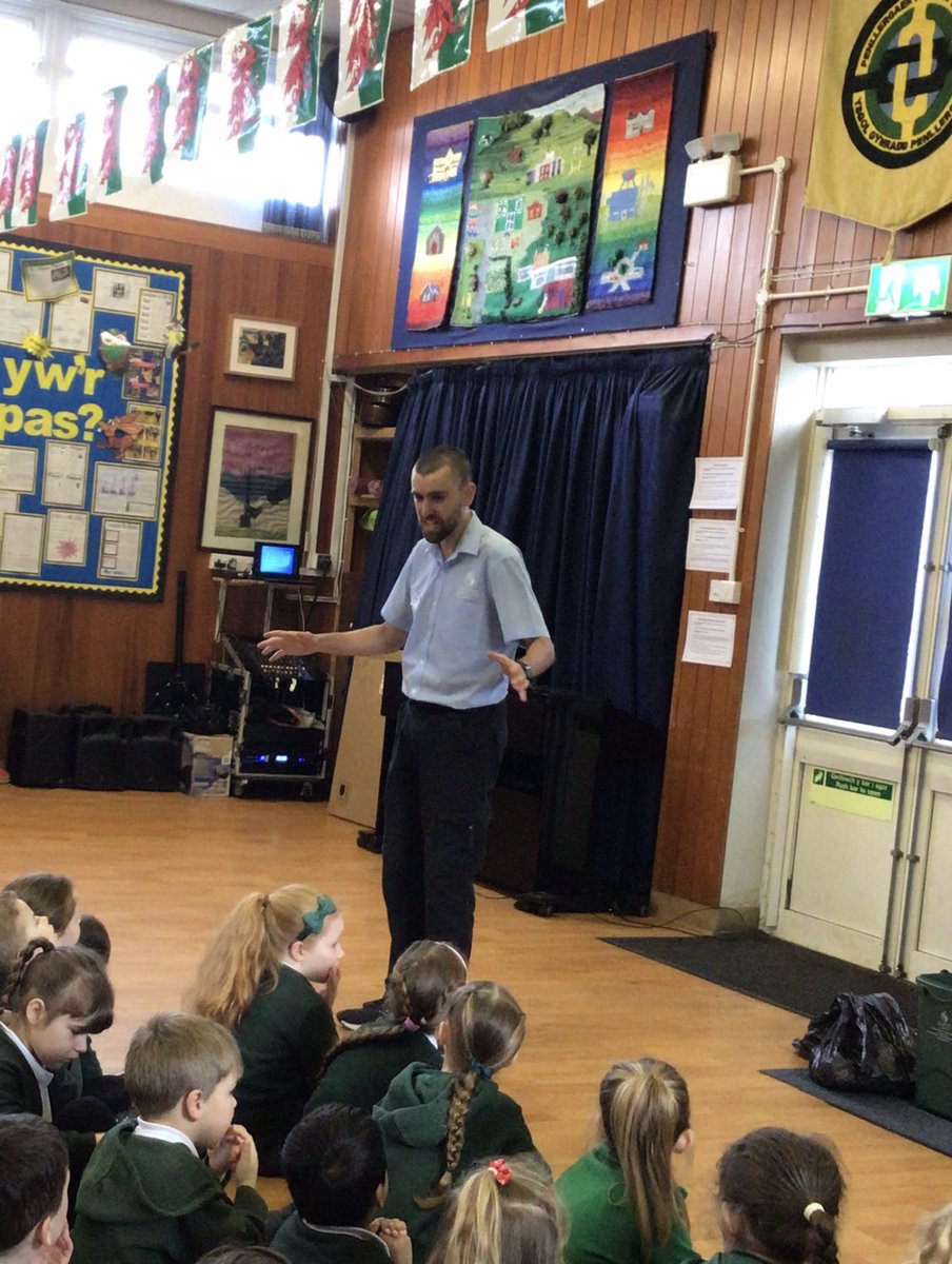 PenllergaerP's tweet image. A big thank you to @Recycle4Swansea for coming to @PenllergaerP today to talk to us about the importance of recycling. 🗑 ♻️🗑♻️🗑♻️
#PPSEco
#PPSCom