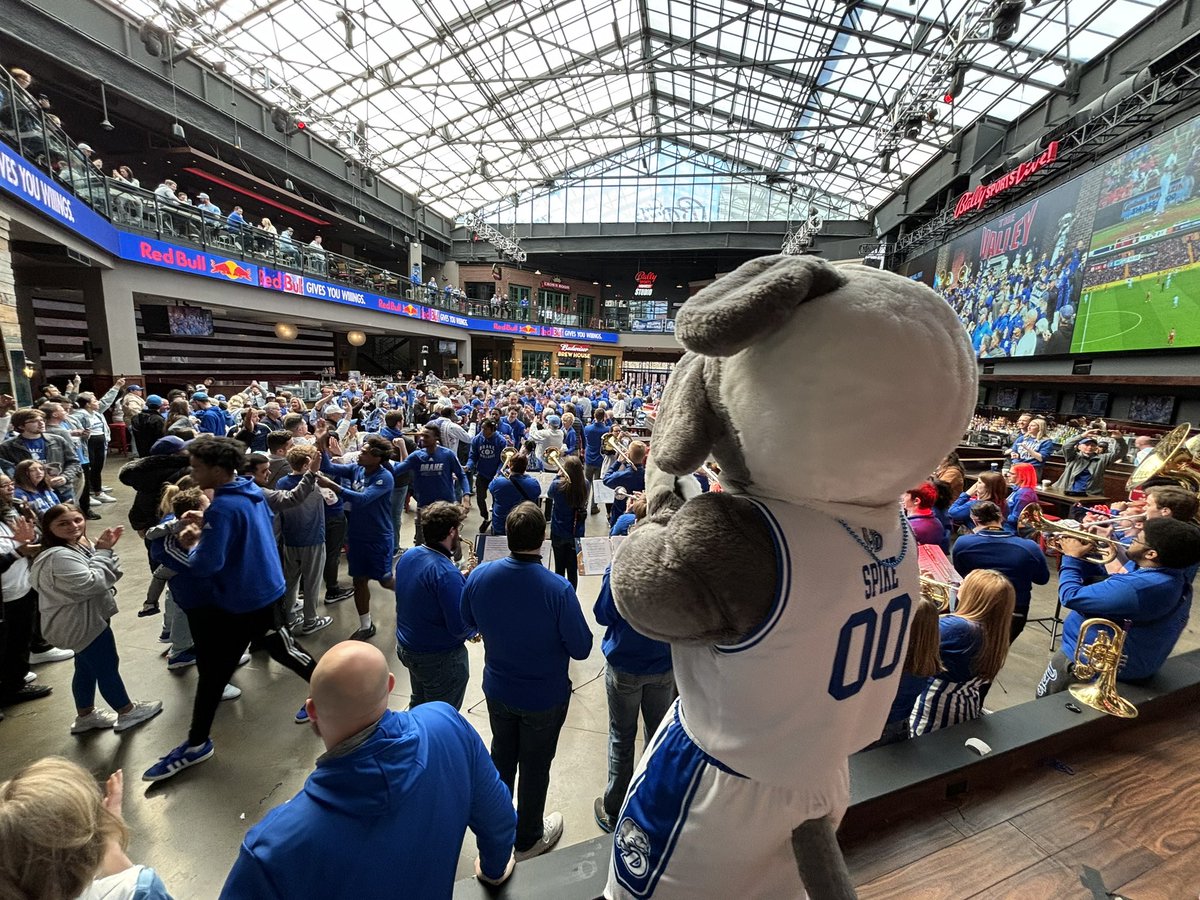 DrakeAlumni's tweet image. Do you want to cheer on Drake basketball in the NCAA Tournament with alumni, parents, friends, and fans? Keep an eye out for watch parties in your area or attend a pre-game gathering in Omaha or Manhattan! Details: bit.ly/3x1zYpv