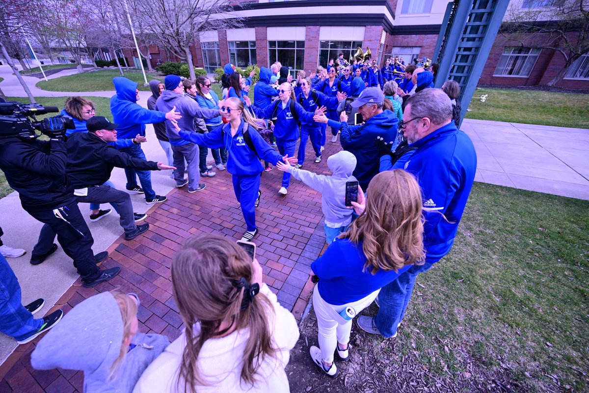 DrakeAlumni's tweet image. Do you want to cheer on Drake basketball in the NCAA Tournament with alumni, parents, friends, and fans? Keep an eye out for watch parties in your area or attend a pre-game gathering in Omaha or Manhattan! Details: bit.ly/3x1zYpv