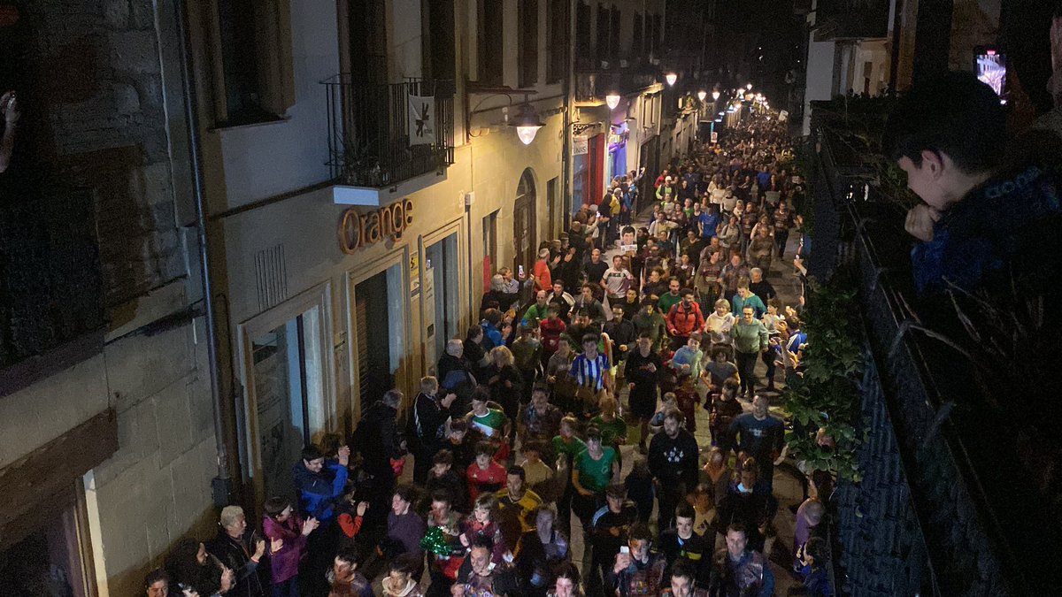 <a href="/euskarabidea_na/">Euskarabidea</a> Izugarria #Hernani ! A ze jendetza beste behin ere! Gaurkoa beroketa izan da, asteburura arte! #23KORRIKA #HARROHERRI