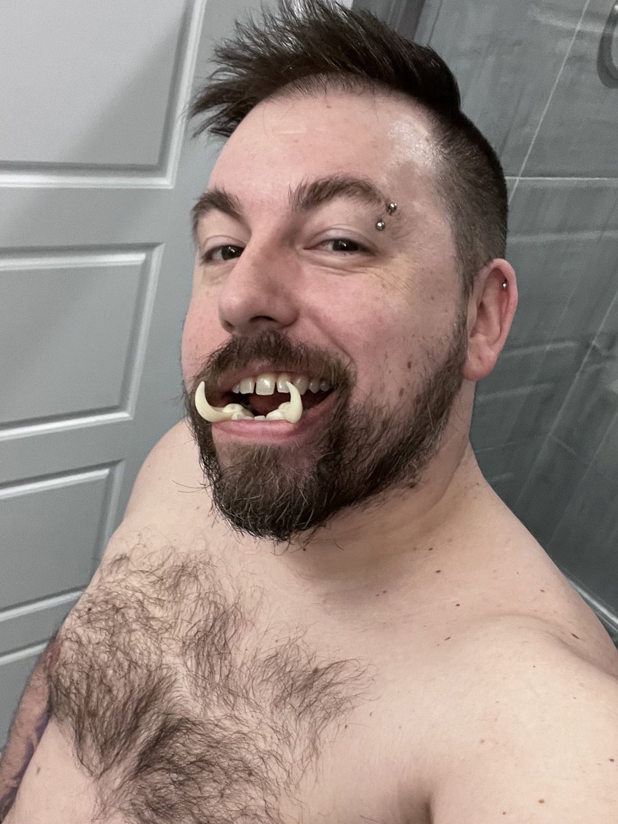 grunkxxx's tweet photo. After some crazy weeks between moving, the break in, and furcon Grunk’s batteries needed a spa day! https://t.co/oF6Y6GF7zY