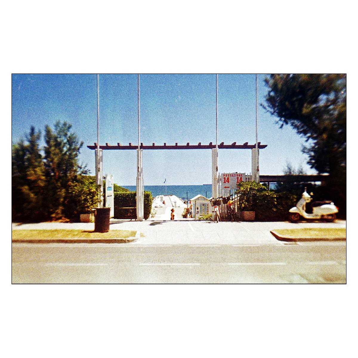 leobellandi's tweet photo. #veneziapersempre #venedig #lidodivenezia #c41 #developedathome #fotografiaanalogica #filmphotography #plasticcamera #toycamera #colorfilmphotography https://t.co/CM9V8ZsjKI