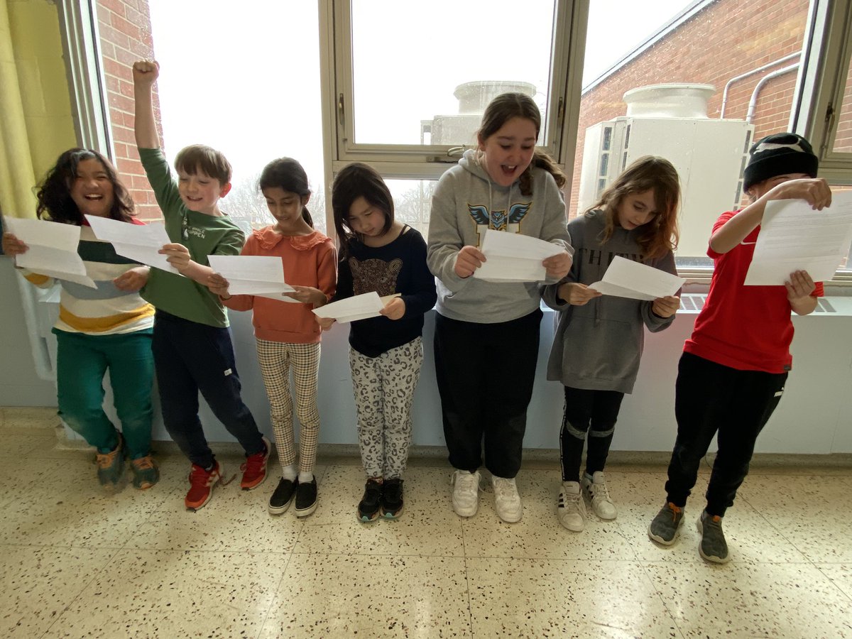 McM_MsT's tweet photo. 📸#GreenTeamBD
📸#RedTeamBD
📸#BlueTeamBD
All smiles here! Students receive job offer letters & sign their 'contract' to be contributing members in their own, team & class learning community & as global citizens 🤩
@tdsb #mcmbizday @McMBusinessDay
#TeachSDGs #GlobalCompetencies https://t.co/WUWGxVdvtu