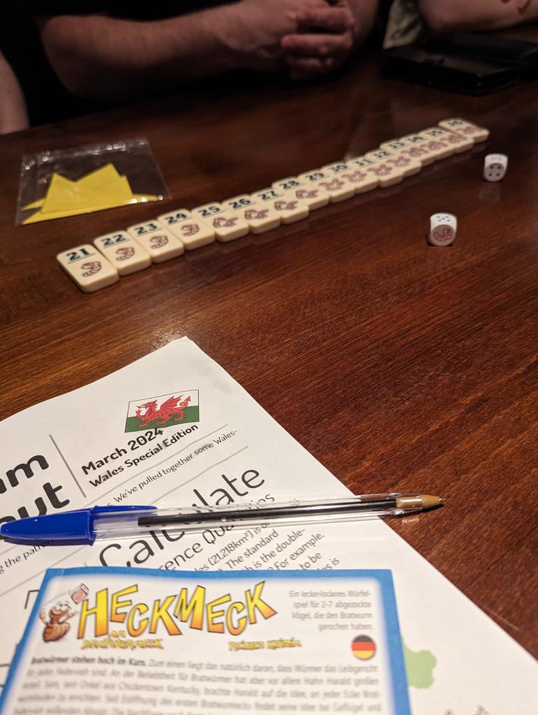 LeedsMathsJam's tweet photo. Great turnout for the first MathsJam back in person in Leeds! We built some Leonardo domes, collected worms in Heckmeck, and had a look a some original prototype aperiodic monotiles!

[Max] https://t.co/6IiOzg7of5