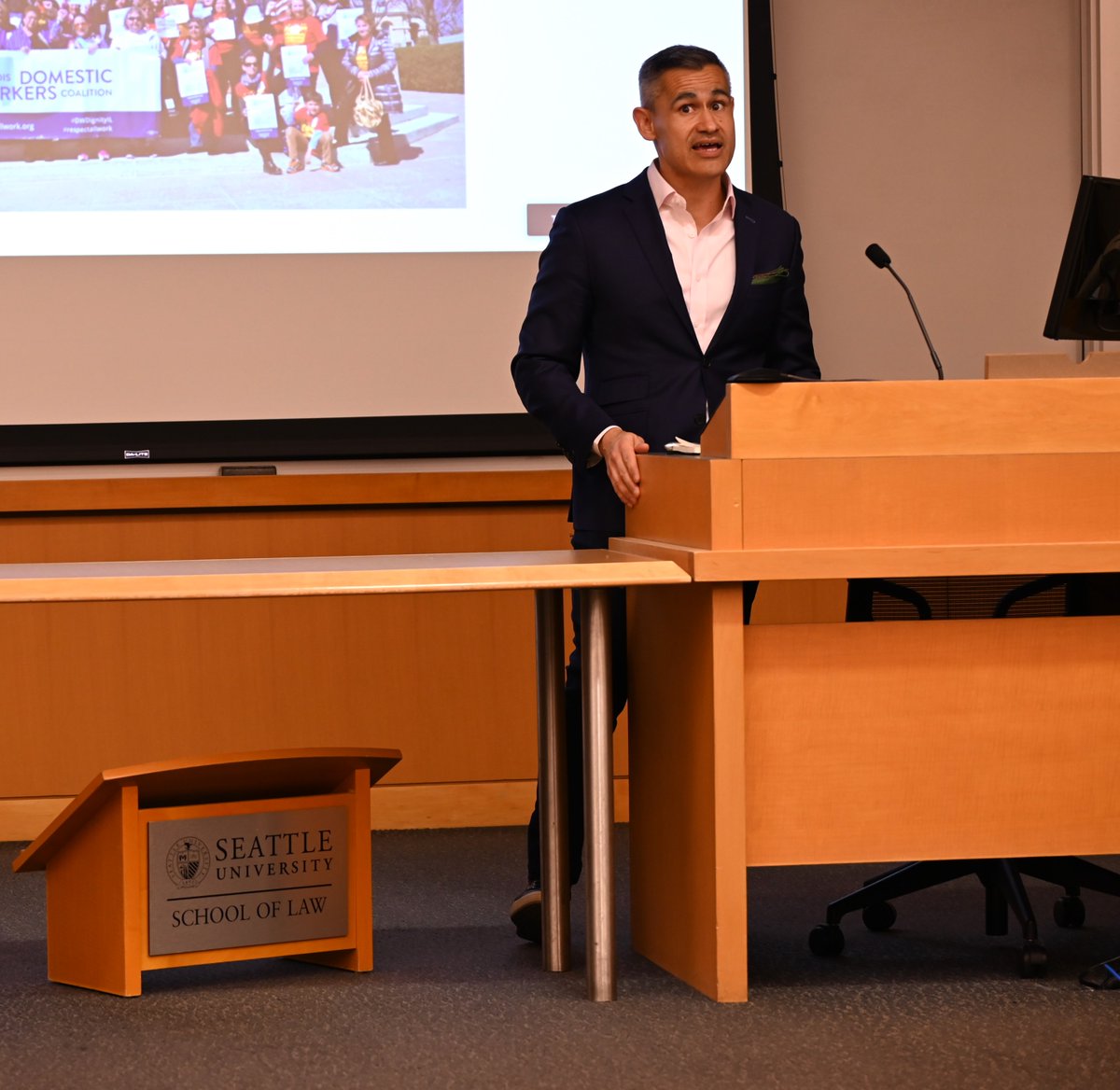 .@IowaLawSchool Professor @cfrosado presented his latest paper, 'Personal and Political: How the Illinois Domestic Workers' Bill of Rights Connected Lives,' at today's Faculty Development Workshop. 1/2