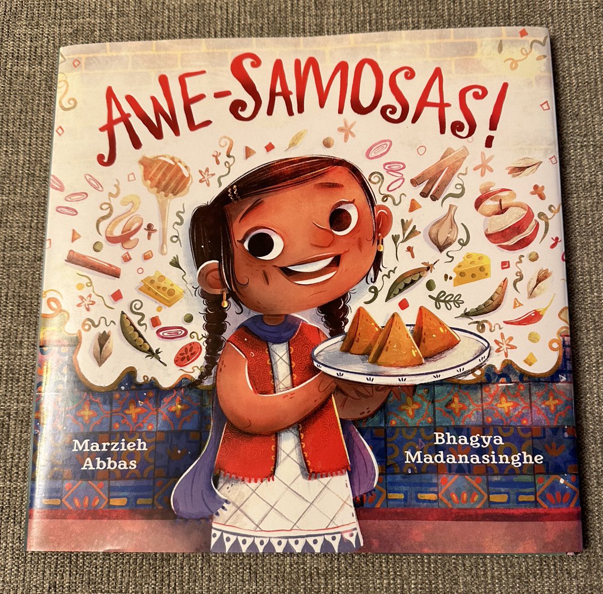 Lynnette_Novak's tweet image. Agent copies!!! Woohoo!!! #WritingCommunity ⁦@seymouragency⁩ ⁦@MarziehAbbas⁩