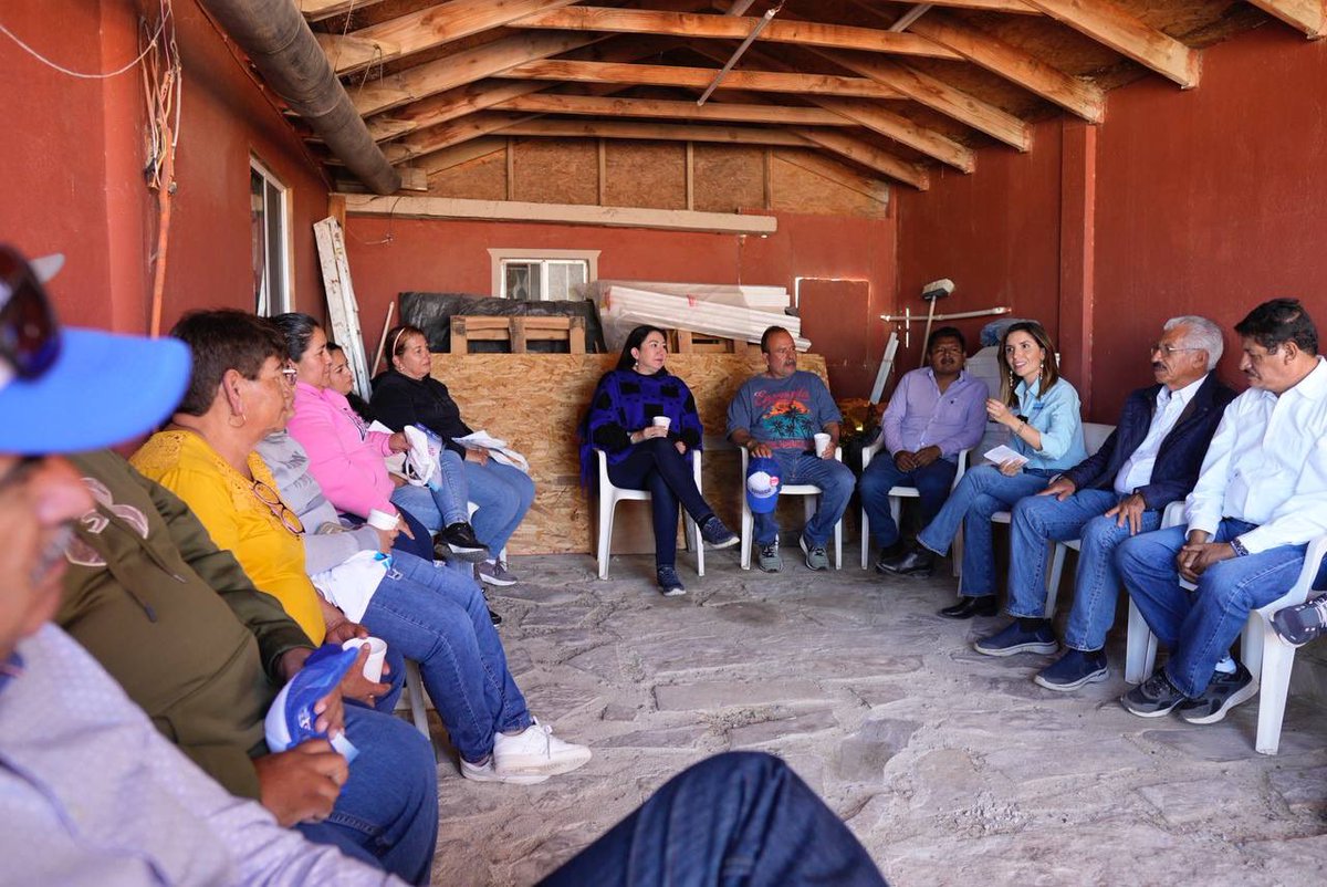 SusanaZatarain's tweet photo. En reunión con pescadores de la comunidad de #PuntaPrieta en #Mulegé me comprometí con ellos a que desde el Senado de la República buscaremos traer más recursos financieros e insumos para que puedan desempeñar su trabajo. 💙🌊🐟🎣

#ConTodo #ConTodoporBCS #SZ #SusanaZatarain https://t.co/G73FHSUWbP