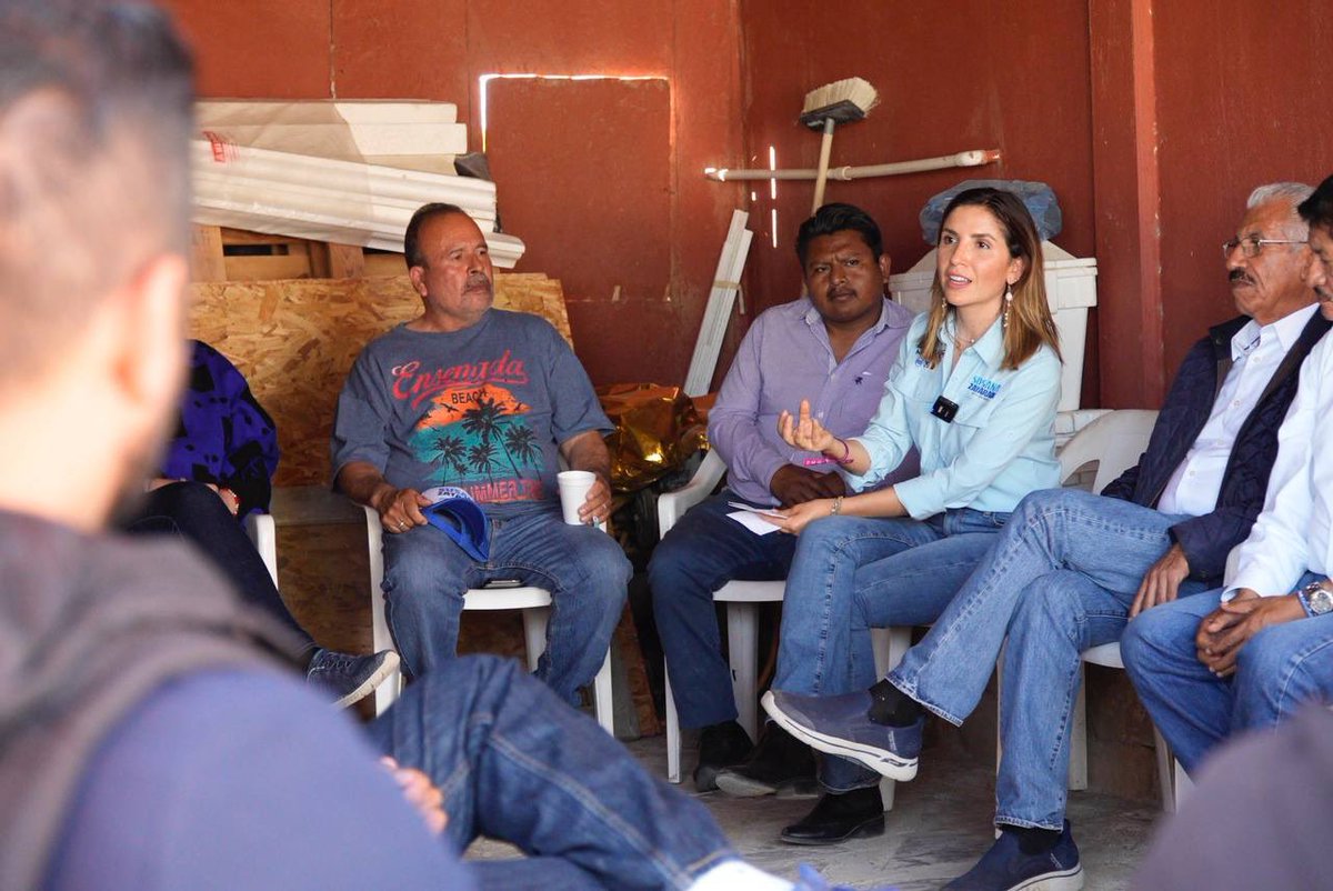 SusanaZatarain's tweet photo. En reunión con pescadores de la comunidad de #PuntaPrieta en #Mulegé me comprometí con ellos a que desde el Senado de la República buscaremos traer más recursos financieros e insumos para que puedan desempeñar su trabajo. 💙🌊🐟🎣

#ConTodo #ConTodoporBCS #SZ #SusanaZatarain https://t.co/G73FHSUWbP