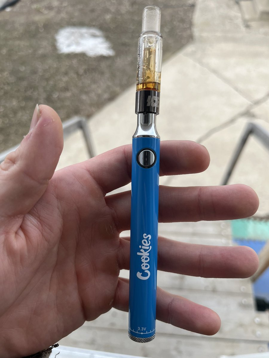 TFleck403's tweet photo. Afternoon Smoking Session 92.4% #THC #CBD #Debunk #Cookies #Dabs #510Cart #510Twist #MonclerJacket
#JarrenBenton #JulioVext #Ehloh #HipHop #GlassApple #LiquidDiamonds #SnowinMarch #CanadianWinter https://t.co/WO9LRSbpg8
