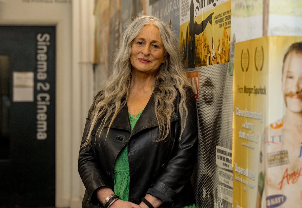 “We had a meeting that was mainly about Margaret’s hair! 

I always follow the costume designers lead as they also help to set the look and we collaborate together.”

- Kate Roberts (hair and make up designer)

#TreeOnAHill