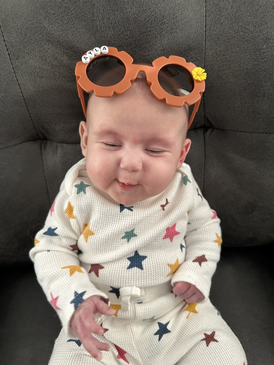 v_mcclain's tweet photo. Look at the coolest bean around😍🫶🏼🕶️🌼 https://t.co/qtEP5LvnFv