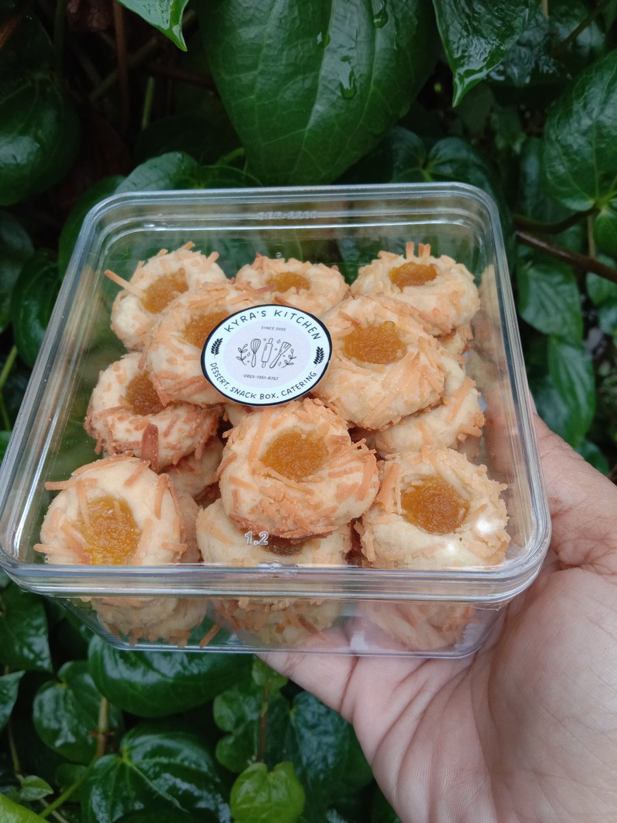 kyrafrd's tweet photo. Open order kue kering lebaran dom Jogja kota. Homemade tahan 3 bulan lebih, menerima pesanan hampers. 
#hamperslebaran #kuekeringlebaran #hampersjogja #kuekeringjogja #kuelebaranjogja #zonauang #zonajajan #zonaBU #hampersmurah https://t.co/ZElXXyeFzf