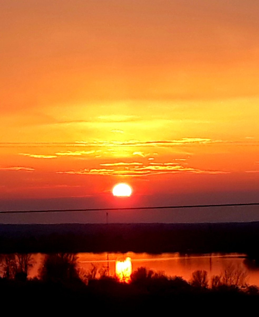 Sonnenuntergang vom Telegrafenberg aus ....

Eine gute ruhige Nacht euch allen ihr Lieben 🏴‍☠️😊