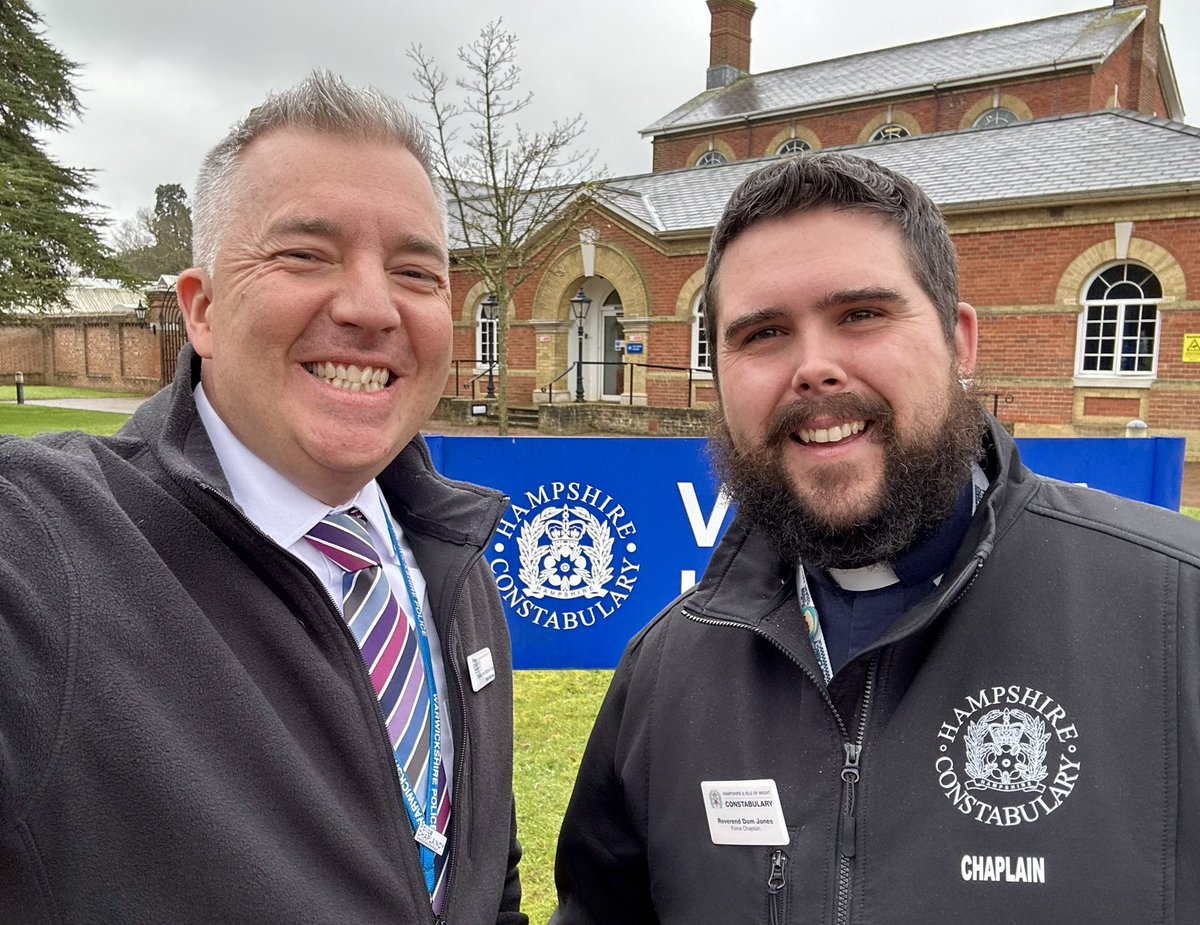 Great two days with @HantsPoliceChap & the Chaplaincy team at @HantsPolice - Monday was their volunteer chaplains development day. Topics included @CollegeofPolice code of ethics, firearms input, meet the dep @DCCSamdeReya & today Dom & I worked on @polchaplainsuk plans 💙