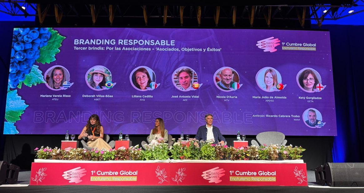 José Antonio Vidal,nuestro presidente, junto a las Asociaciones de enoturismo de 🇺🇾Uruguay, 🇧🇷Brasil, 🇲🇽Querétaro , 🇮🇹Italia, 🇵🇹Portugal y 🇬🇪Georgia presentando los éxitos de Enoturismo Responsable. 
<a href="/Uruguay_Natural/">Uruguay Natural</a> <a href="/MaldonadoUY/">Rotten Raccoons</a>  <a href="/EnjoyPde/">Enjoy Punta Del Este</a> <a href="/inavi_uy/">INAVI</a>