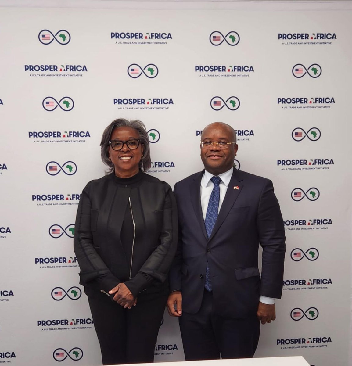 Tive esta tarde em Washington, DC, um dos mais produtivos encontros com a Coordenadora da Prosper África (USAID), British A. Robinson. Neste encontro falamos do potencial de colaboração económica que pode ser transformado em realidade a nível de projectos comerciais no sector…