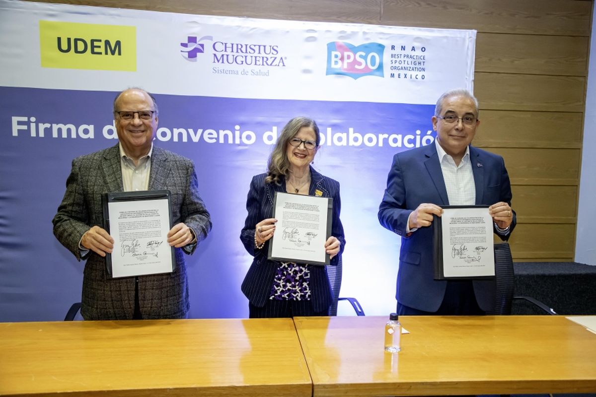 udem's tweet photo. La UDEM y @christusmx se unen a @RNAO para elevar la calidad de la atención en enfermería, implementando un innovador programa de buenas prácticas clínicas que busca promover entornos laborales que estimulen la excelencia clínica y una cultura de mejora continua. 🌟👏 https://t.co/KFqebDKJZu