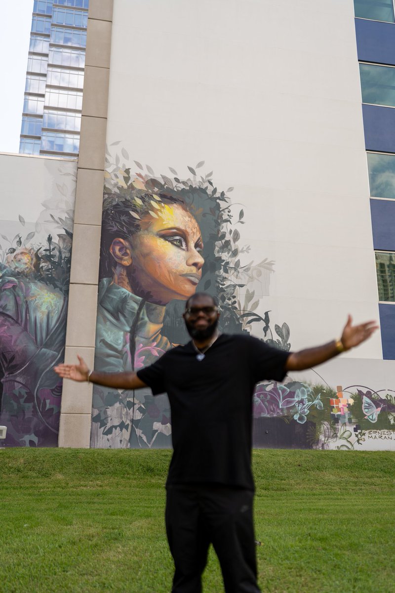 Nile_Fortner's tweet photo. 📸 By #ValeryGuillaume of #Valvisuals @Valvisuals
#Mural By: #ErnestoMaranje & #Twenty6NorthProductions 🎨
Info: The mural, 'Rebirth,' was created during #FortLauderdale's Art and Design Week for #CirqueduSoleil’s 2020 show, Alegria.
#LasOlas #DowntownFortLauderdale #Art #Arts https://t.co/77Kyjmns6W