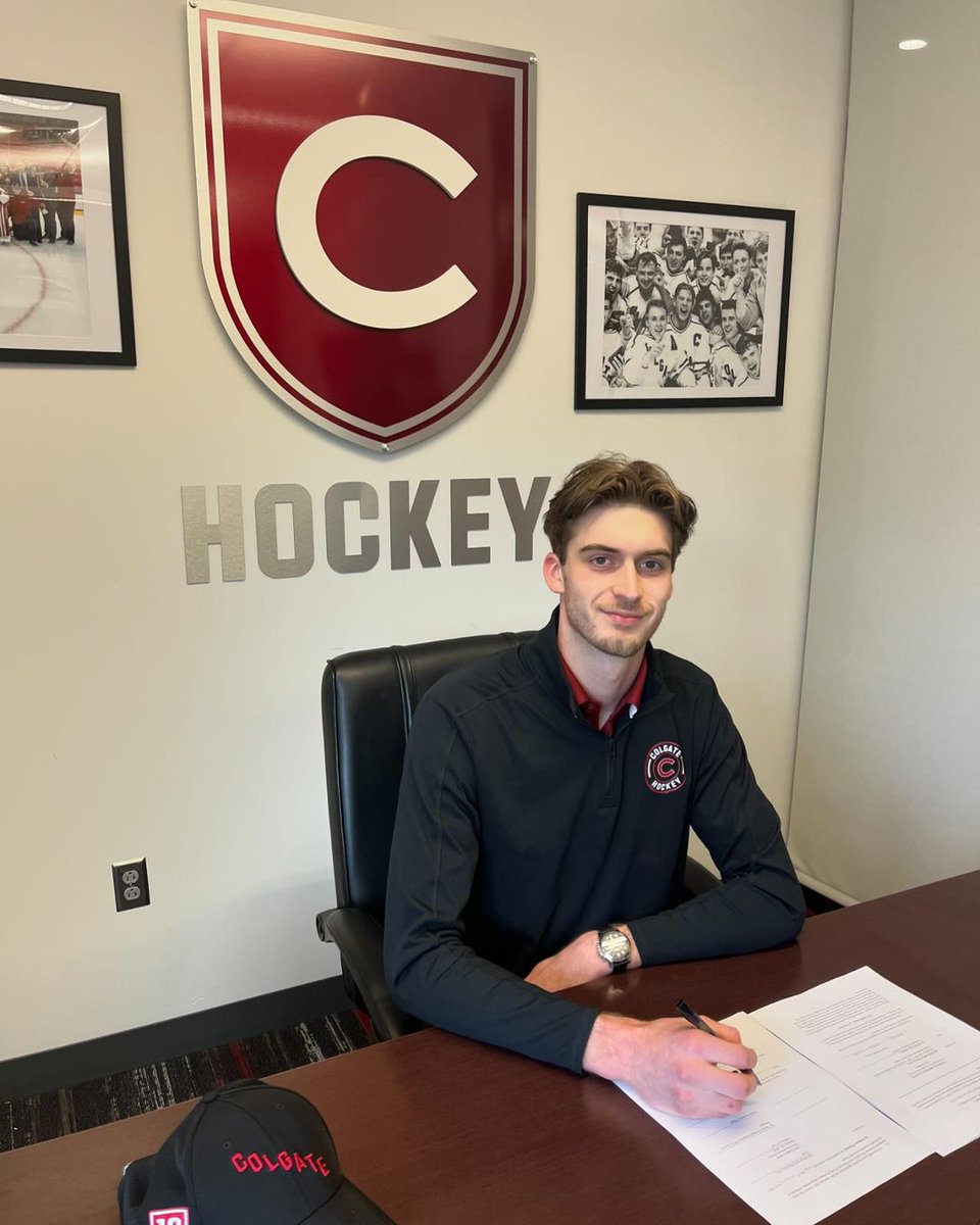 Carter Gylander signed his contract with the Detroit Red Wings today. Congratulations Carter! #GoGate